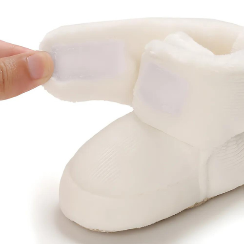 Chaussure bébé blanche en laine ouverture facile