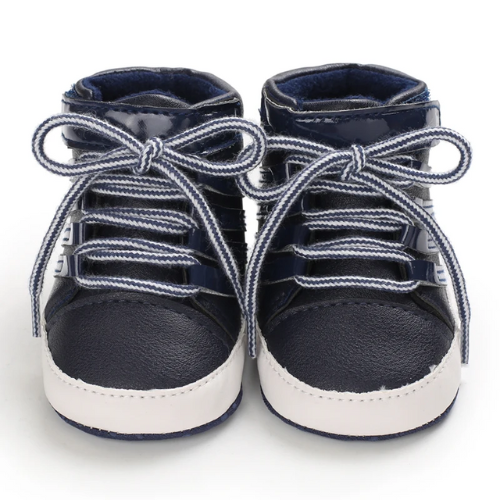 Tennis bébé bleu à lacets en verni et cuir