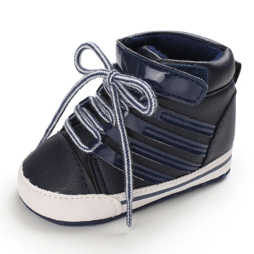 Tennis bébé bleu verni et cuir à lacets élégant