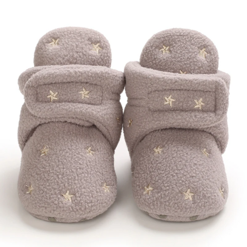 devant botte bébé grise motif étoile dorée