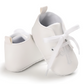 Chaussure bébé baptême motif croix blanc élégante