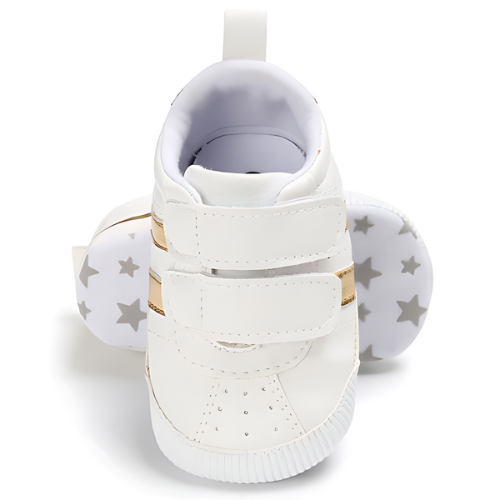 Chaussure bébé dorée et blanche sportive avec ouverture facile