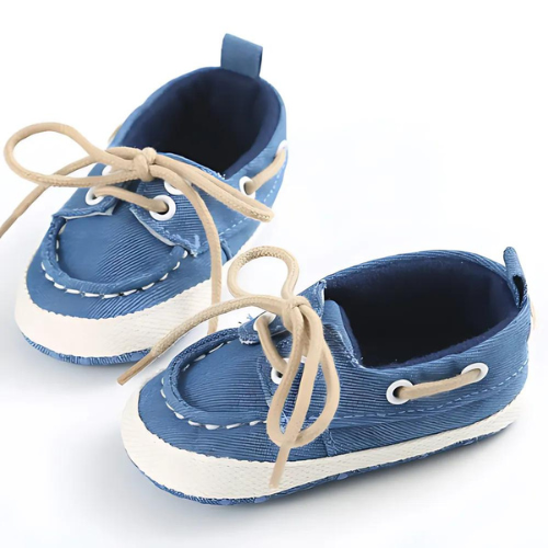 Chaussure élégante bleue pour bébé