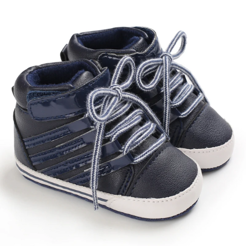 Tennis bébé bleu verni et cuir à lacets