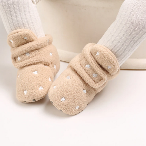 botte bébé rose motif cœur blanc confortable