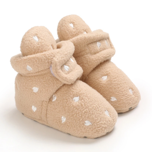 botte bébé rose motif cœur blanc