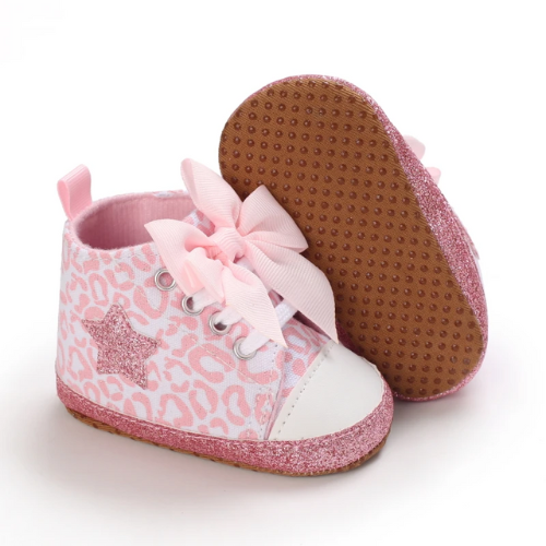 chaussure bébé rose pailletée avec étoile